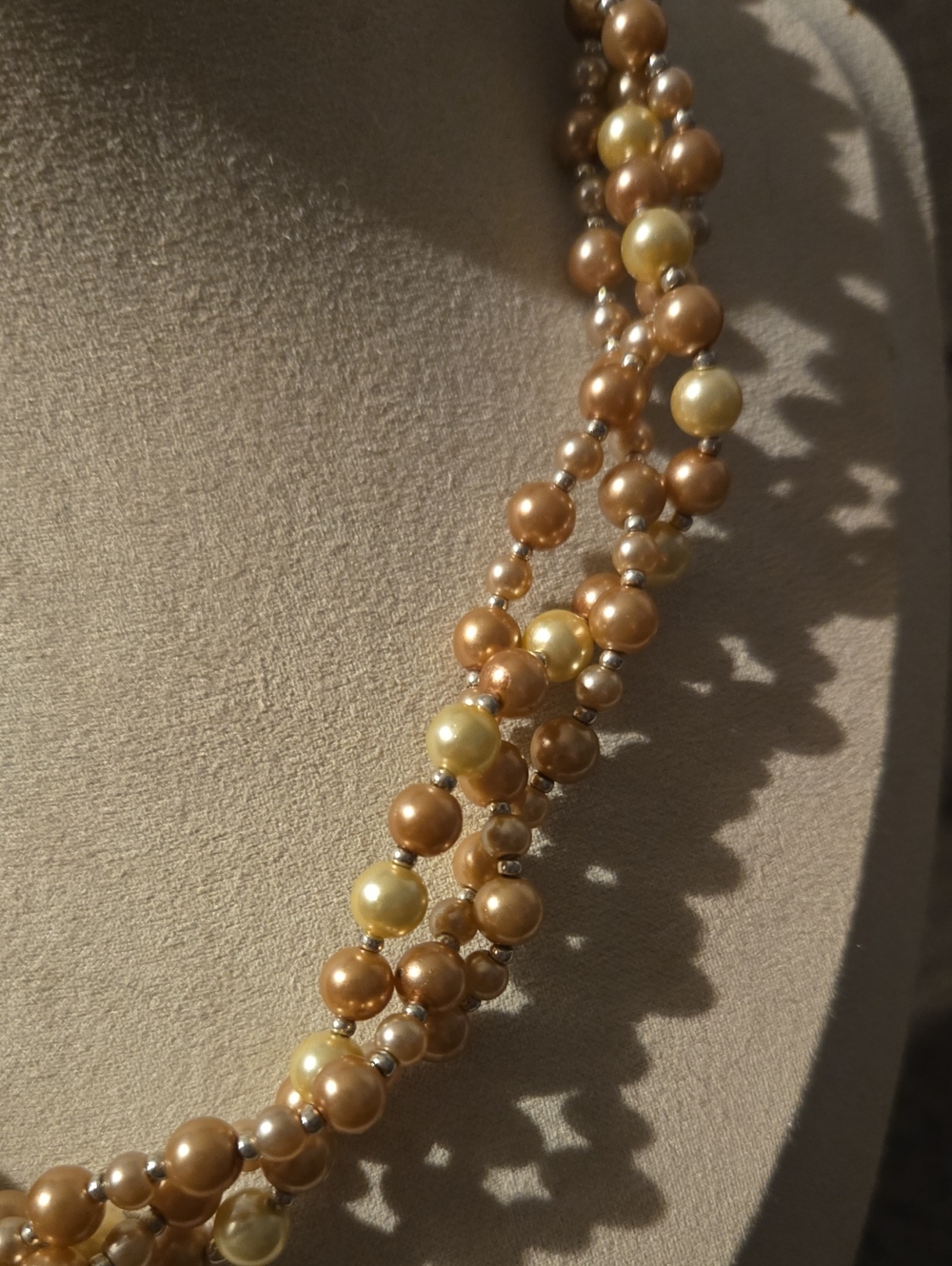 Vintage Twisted Glass Pearl Cluster Necklace - Gold-Tone Champagne Tone 💫 - Picture 3 of 4